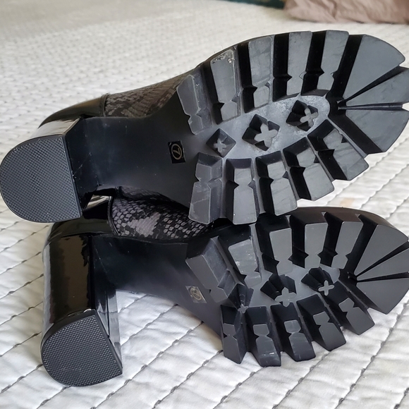 Fashion Nova Black faux snake skin bootie - Picture 4 of 6